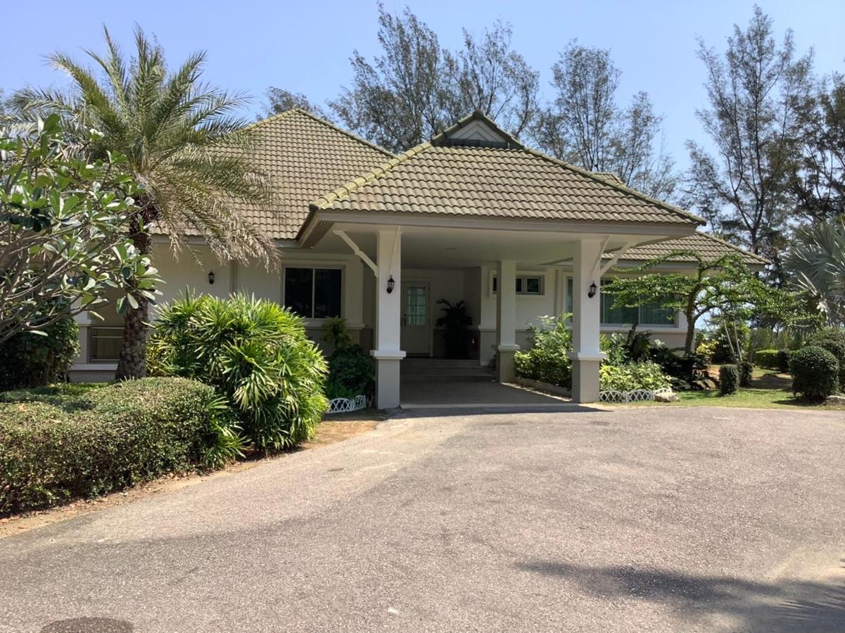 Seapine Beach Golf And Resort Hua Hin Ban Khao Takiap Exterior photo