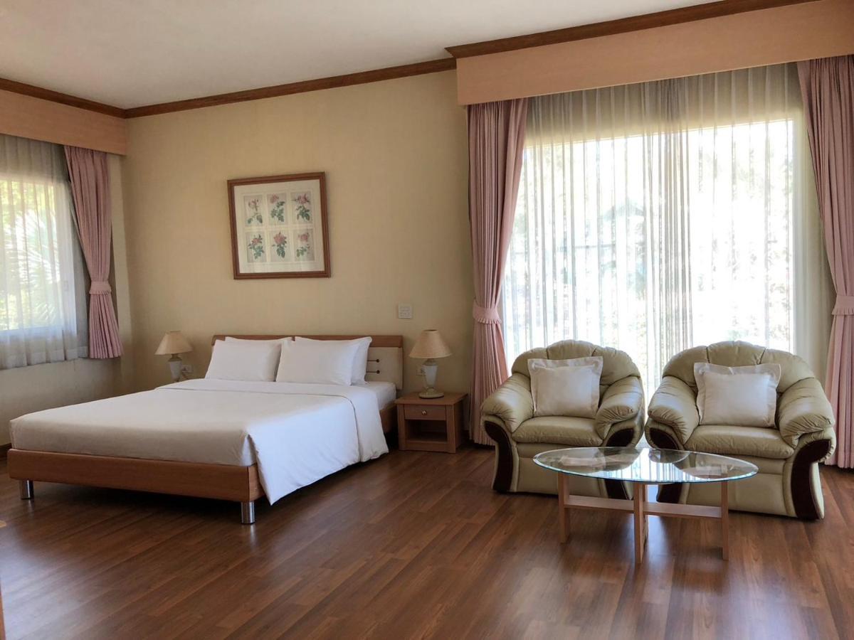 Seapine Beach Golf And Resort Hua Hin Ban Khao Takiap Exterior photo