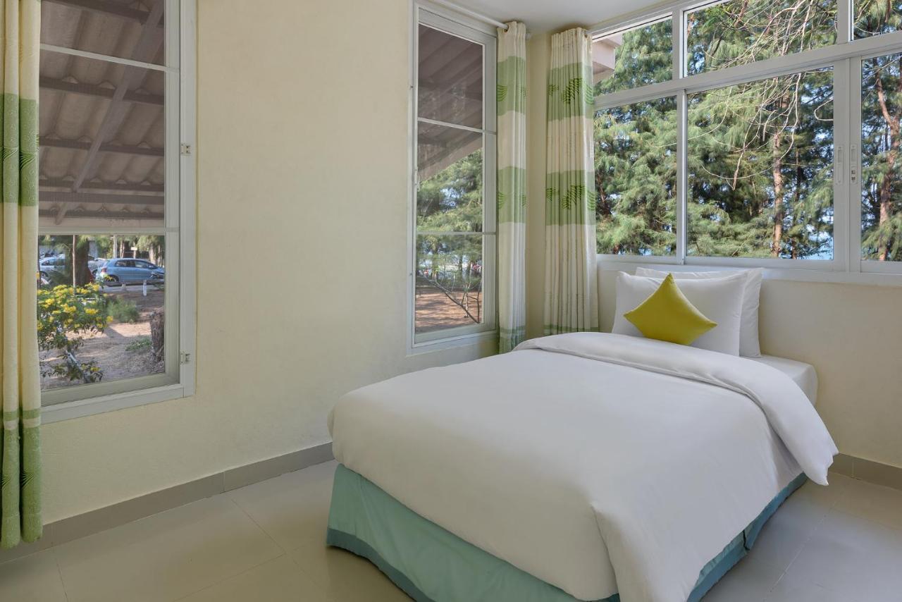 Seapine Beach Golf And Resort Hua Hin Ban Khao Takiap Exterior photo